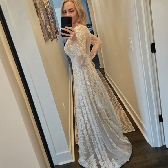 NWT 🔔 Melissa Sweet Sleeved V-Neck Sheath Wedding Dress - SIZE 4 - Picture 4 of 16